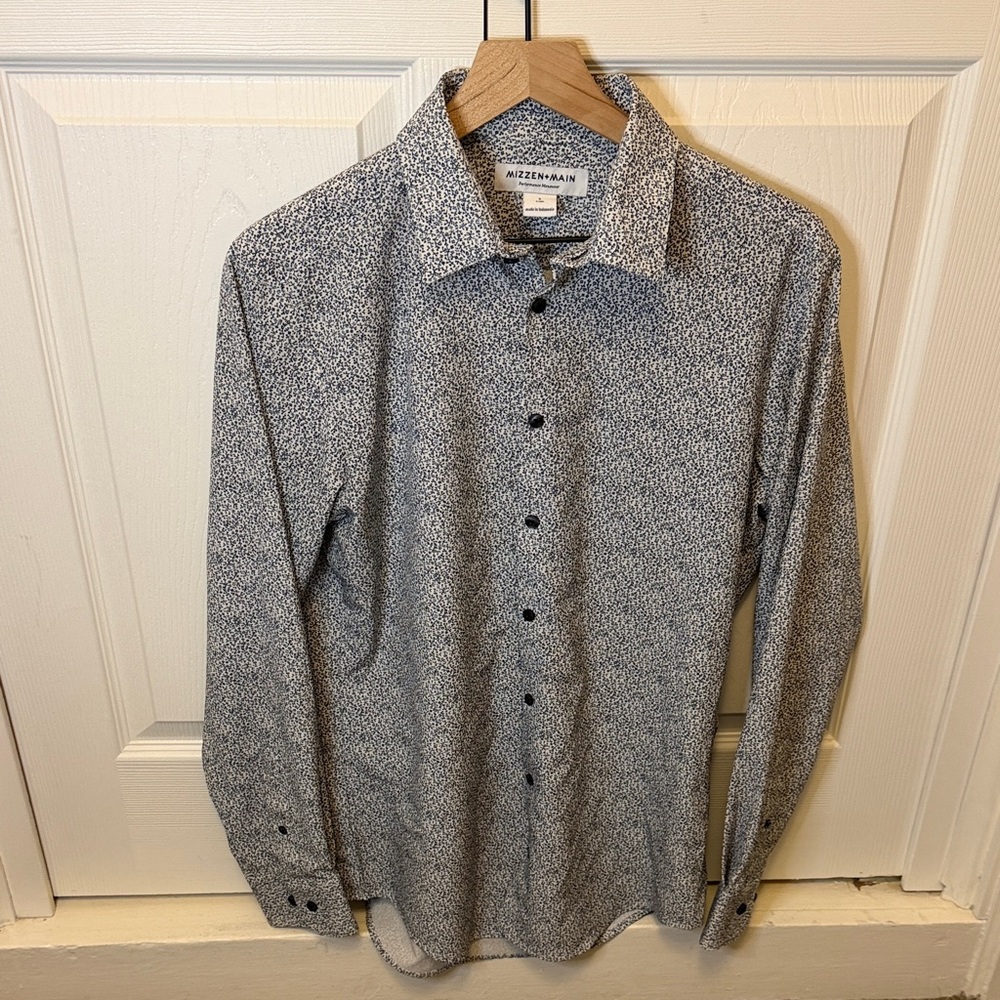 Mizzen+Main Men's Navy and White Patterned Collared Shirt